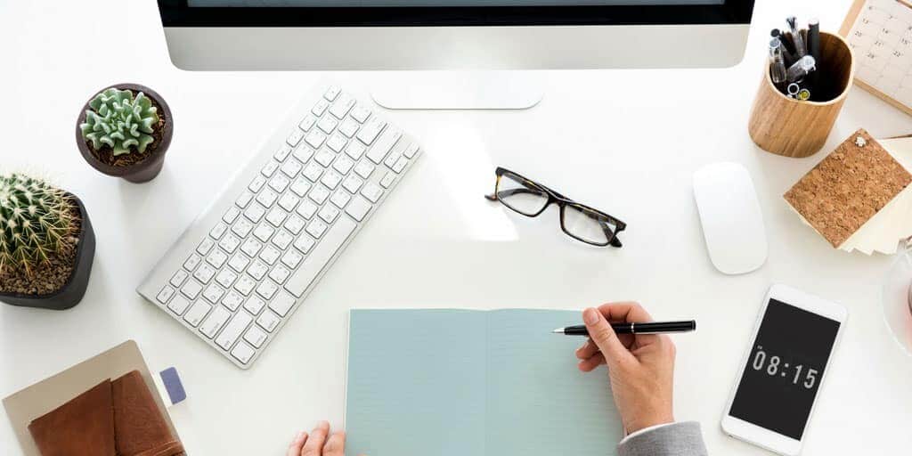 How to Write an Awesome LinkedIn Bio for Financial Advisors
